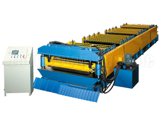 Machine à rouler les couches à deux étages