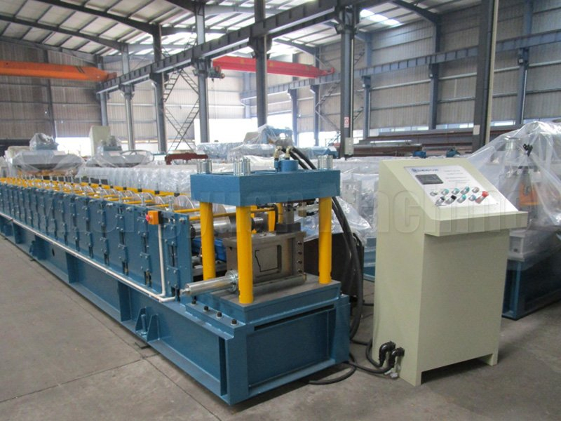 Machine de formage de rouleaux de gouttière