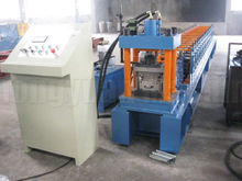 Machine de formage de rouleaux de portes à volets