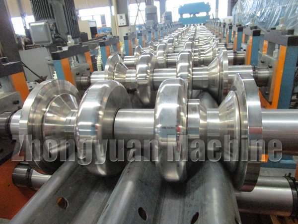 Machine de formage de rouleaux de garde-corps