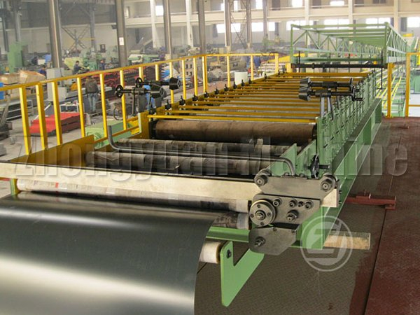 Ligne de production de panneaux sandwich en PU