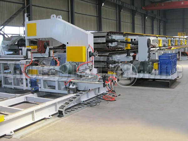 Machine de formage de panneaux sandwich en PU