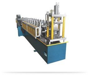 Machine de formage de goujons et de rails