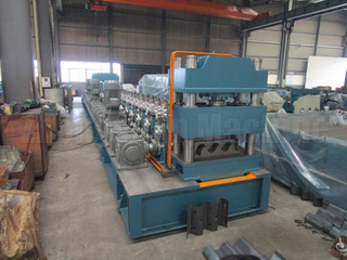 Machine de formage de rouleaux de garde-corps