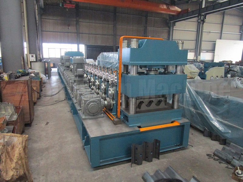 Machine de formage de rouleaux de garde-corps