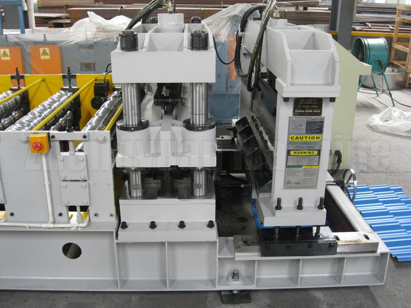 Machine de formage de rouleaux de tuiles métalliques