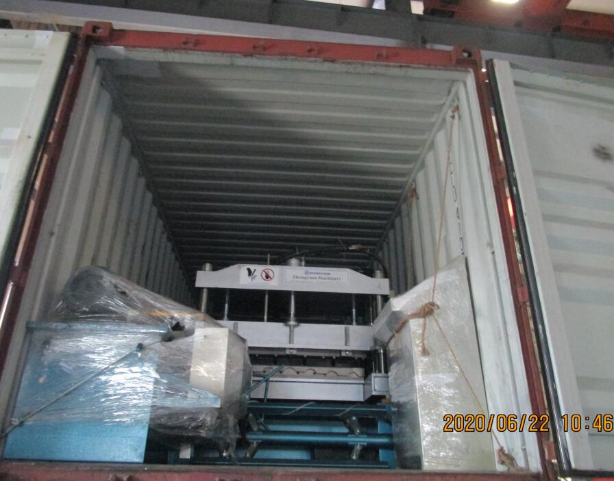 petit pain de tuile d'&eacute;tape formant la machine