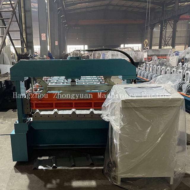 Machine de formage de rouleaux de panneaux de toit 