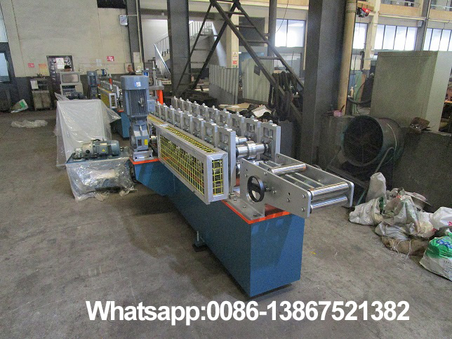 Machine &agrave; goujons Zhongyuan