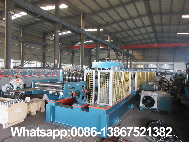 Machine de formage de rouleaux Zhongyuan pour panne automatique en cz