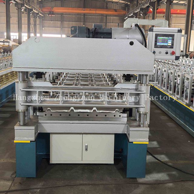 Machine de formage de rouleaux de toiture en métal avec découpe électrique