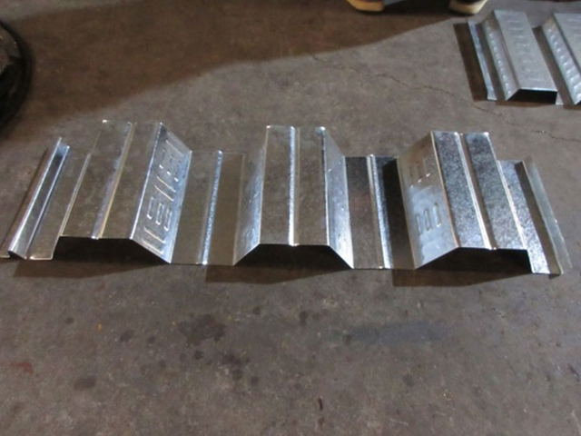 Produit par une machine de formage de rouleaux à double couche pour les terrasses de sol 2