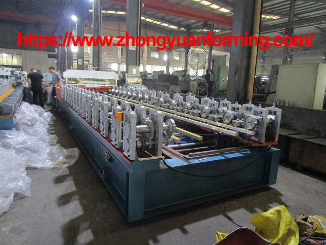 machine de fabrication de rouleaux de ligne zhongyuan