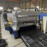 Machine de formage de rouleaux de tuiles vitrées pour panneaux de toit