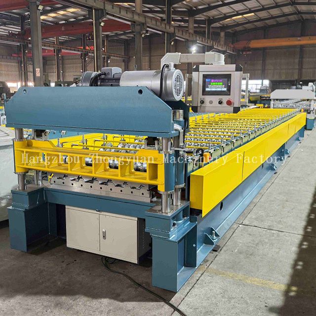 Machine de formage de rouleaux de toiture à grande vitesse avec découpe électrique