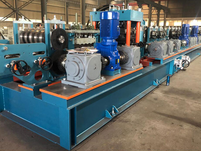 Machine de formage de pannes-3