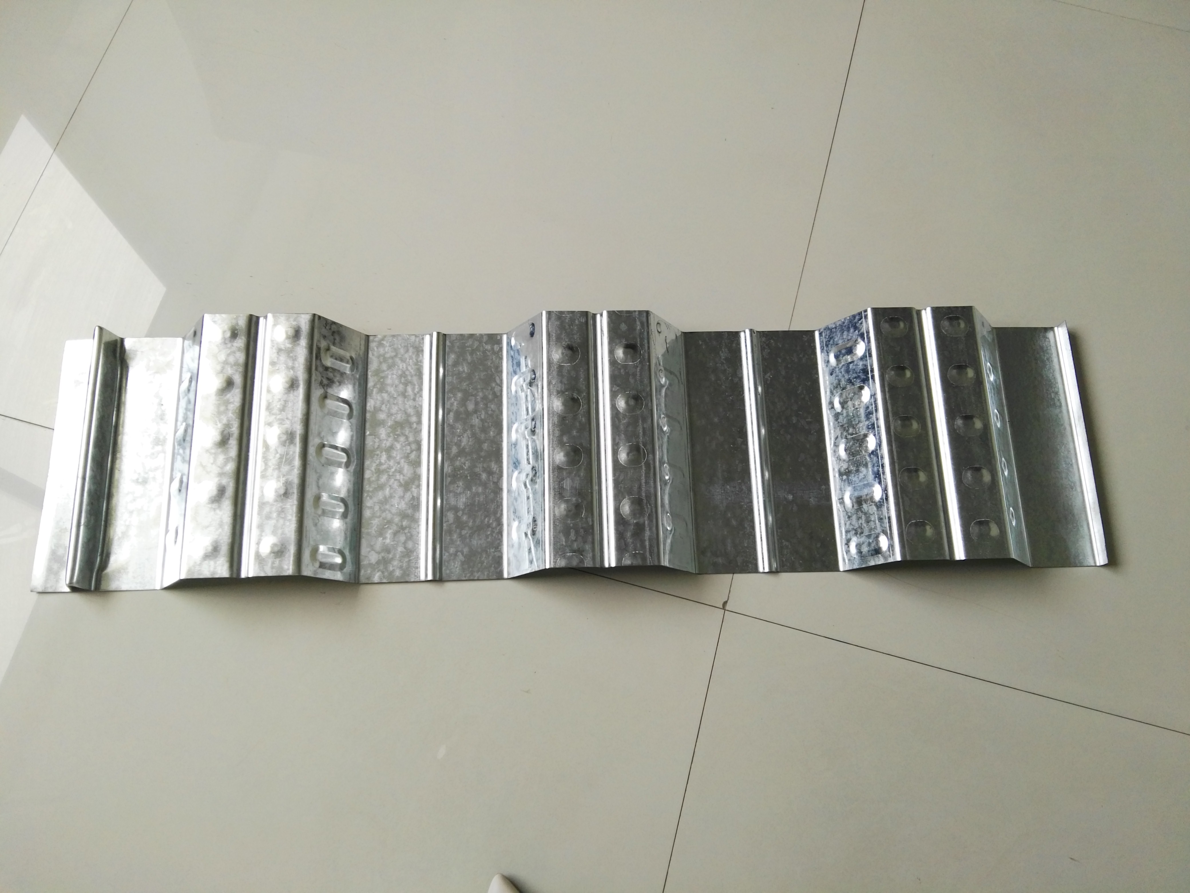 &eacute;chantillon de plancher de plate-forme m&eacute;tallique 