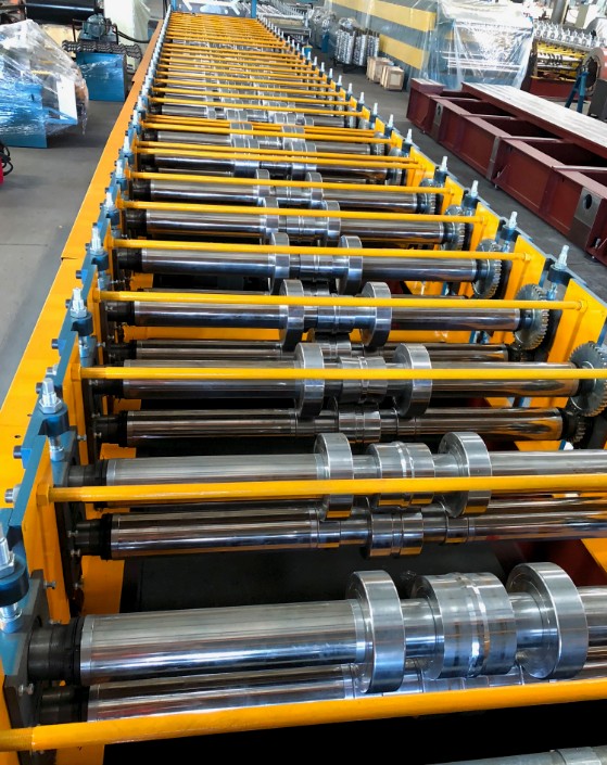 Machine de formage de rouleaux de terrasse en m&eacute;tal zhongyuan