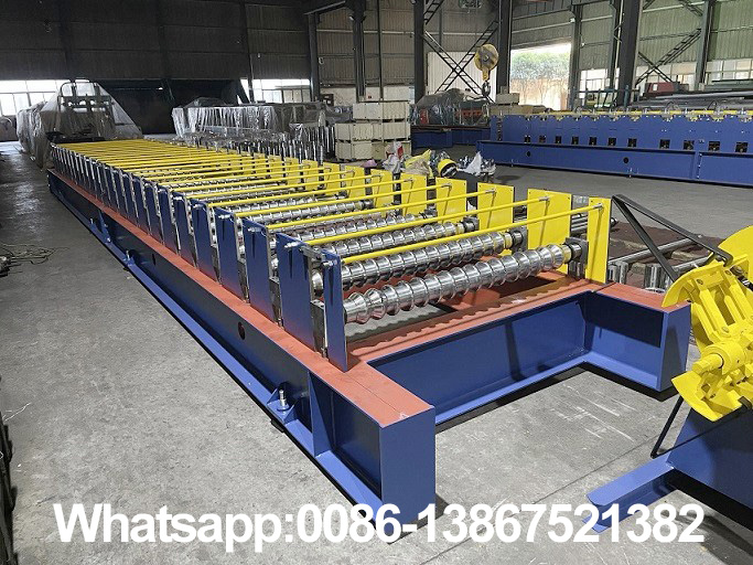 Machine de formage de rouleaux de panneaux ondul&eacute;s Zhongyuan