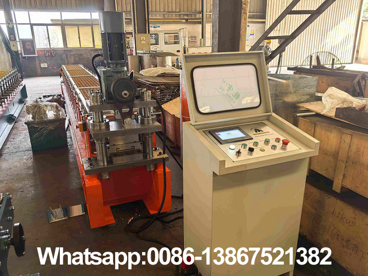 Machine de formage de rouleaux de cl&ocirc;ture Zhongyuan c (3)