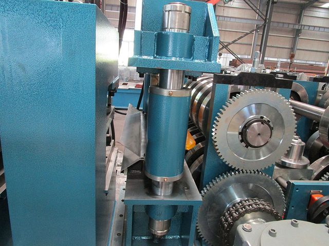 Machine de formage de pannes-10