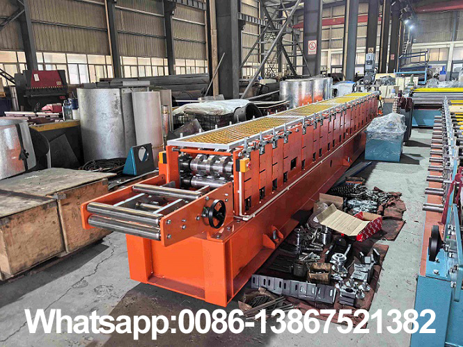 Machine de formage de rouleaux de cl&ocirc;ture Zhongyuan c (1)