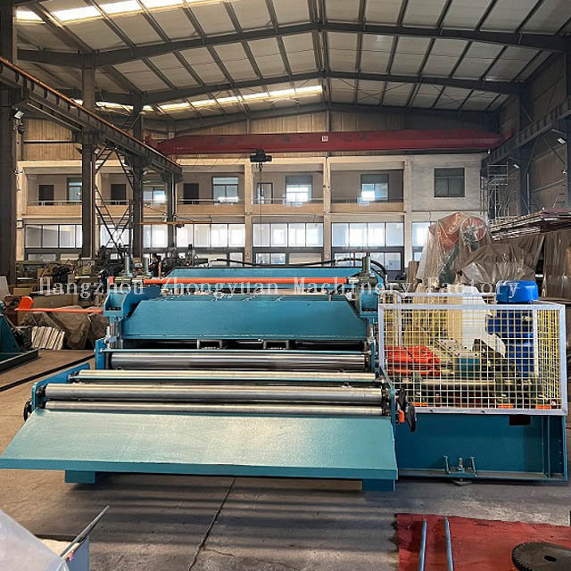 Zhongyuan 3.0*1830 coupé à longueur avec coupe volante