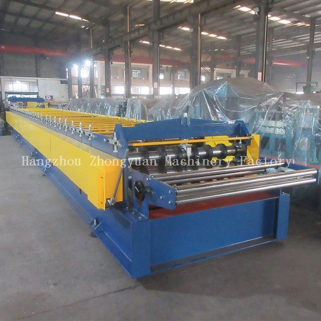 Machine de formage de rouleaux à pont métallique avec découpe volante