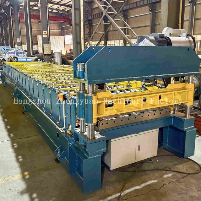 Machine de formage de rouleaux de panneaux de toit en métal avec découpe électrique