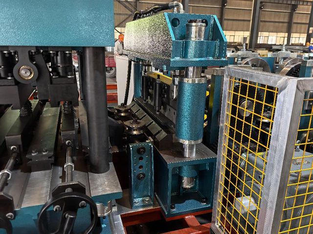 Machine de formage de pannes-2