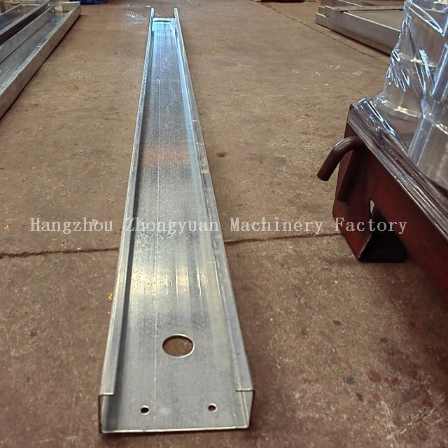 Machine de formage automatique de rouleaux de pannes C avec post-découpe et pré-découpe