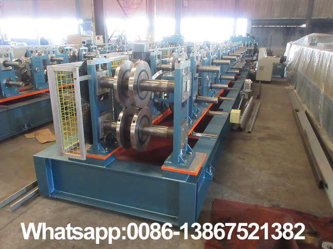 machine de formage de rouleaux de pannes c