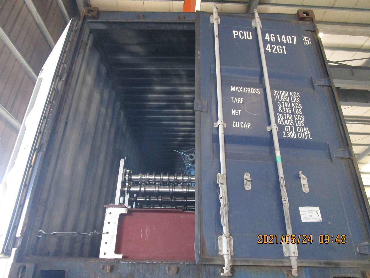 Machine de formage de rouleaux zhongyuan et nervures de t&ocirc;le avec d&eacute;coupe volante