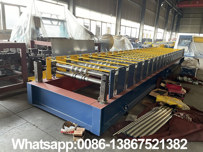 Machine de formage de rouleaux de toit en m&eacute;tal Zhongyuan &agrave; vendre