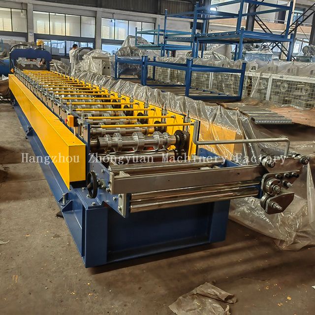 Machine à former des rouleaux pour toiture à joints debout