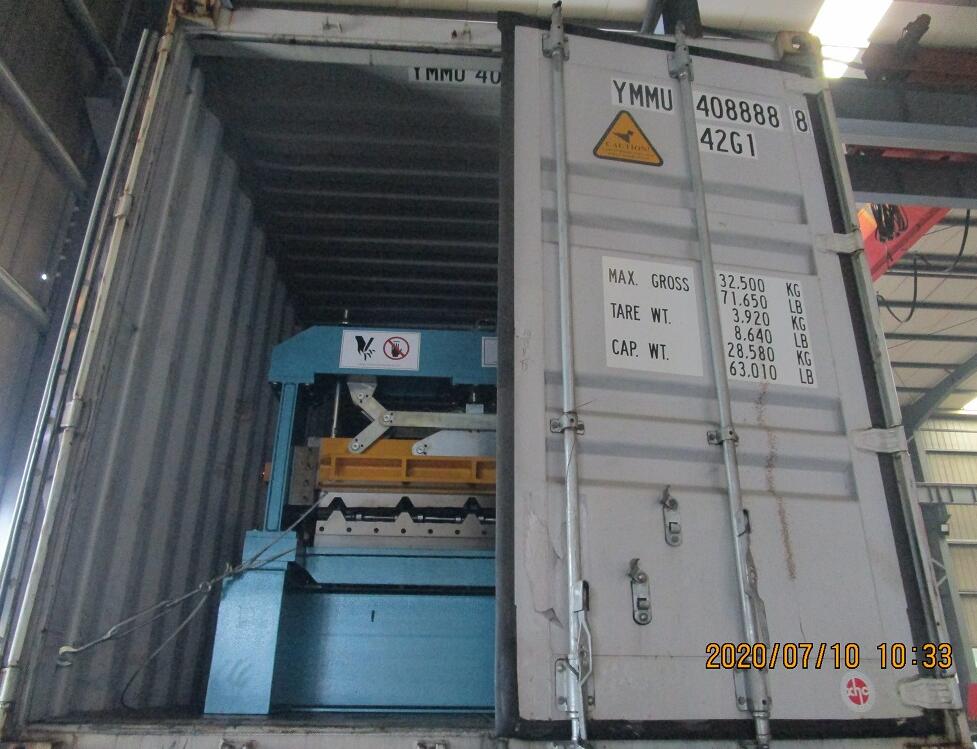 Machine de formage de rouleaux de toit en Égypte le 10 juillet 2020