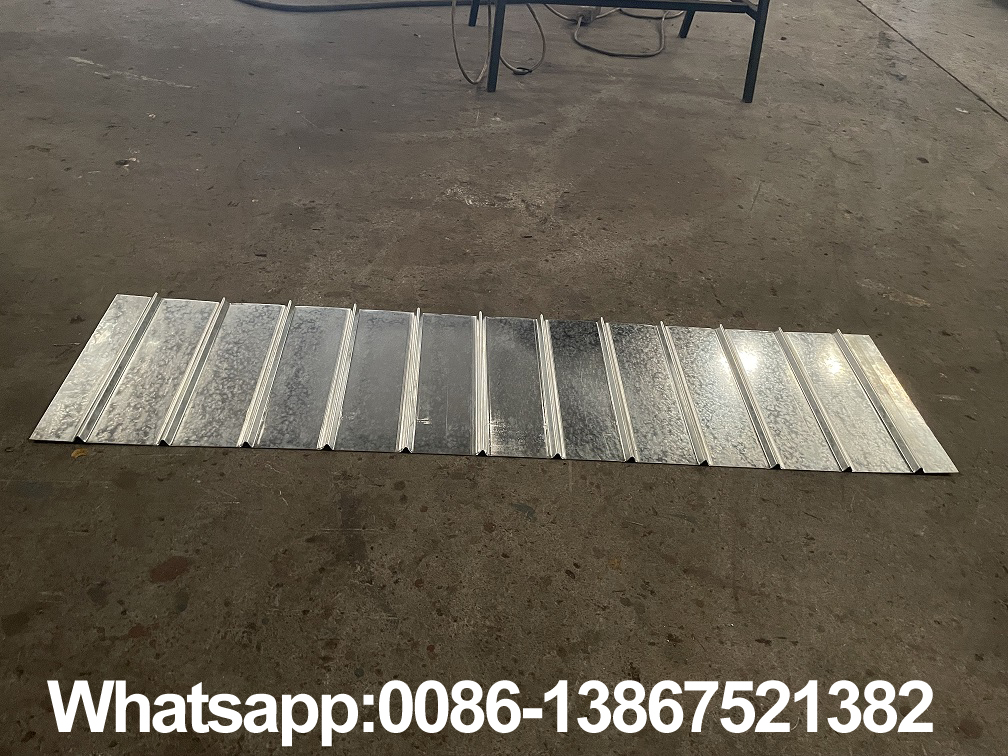 Machine de formage de rouleaux de panneaux de porte Zhongyuan (4)