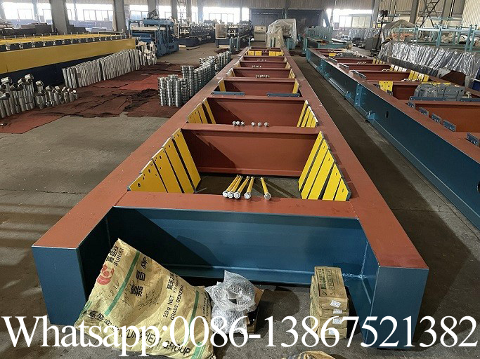 Machine de formage de rouleaux de toit en m&eacute;tal Zhongyuan