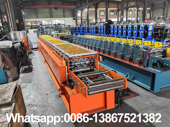 Machine de formage de rouleaux de cl&ocirc;ture Zhongyuan c (2)