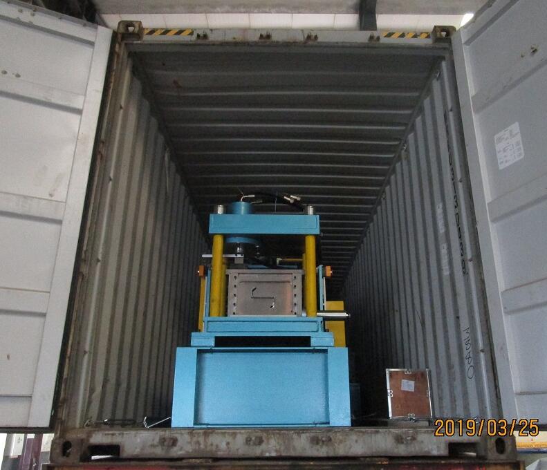 03.25 z MACHINE DE FORMAGE DE PURLINS EN INDE