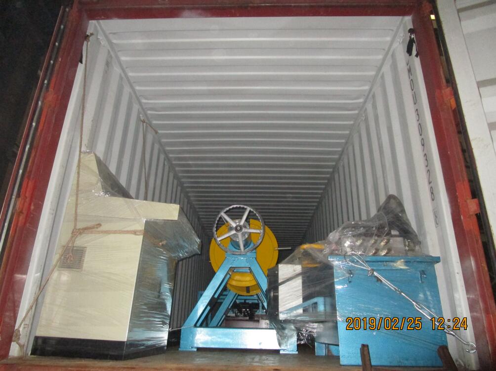 Machine de formage de rouleaux de pannes de la Dominique